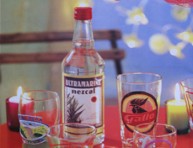 imagen Vasos y botella a la mexicana