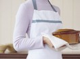 imagen Delantal con paños de cocina