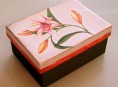 imagen Caja de zapatos decorada con decoupage