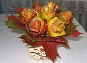 Ramo de rosas realizadas con hojas secas-15