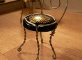 imagen Manualidades de reciclado: silla con tapas