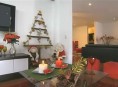 imagen Árbol de Navidad con troncos y cartón