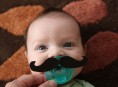 imagen Chupetes de bebé con bigotes de fieltro