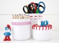 imagen Lapiceros con recipientes de yogurt