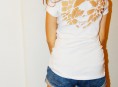 imagen Calavera recortada en una camiseta