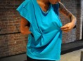 imagen Vieja camiseta convertida en prenda ‘fashion’