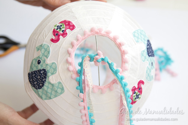 Cómo decorar una lámpara china con diseños de tela guÃa de ...