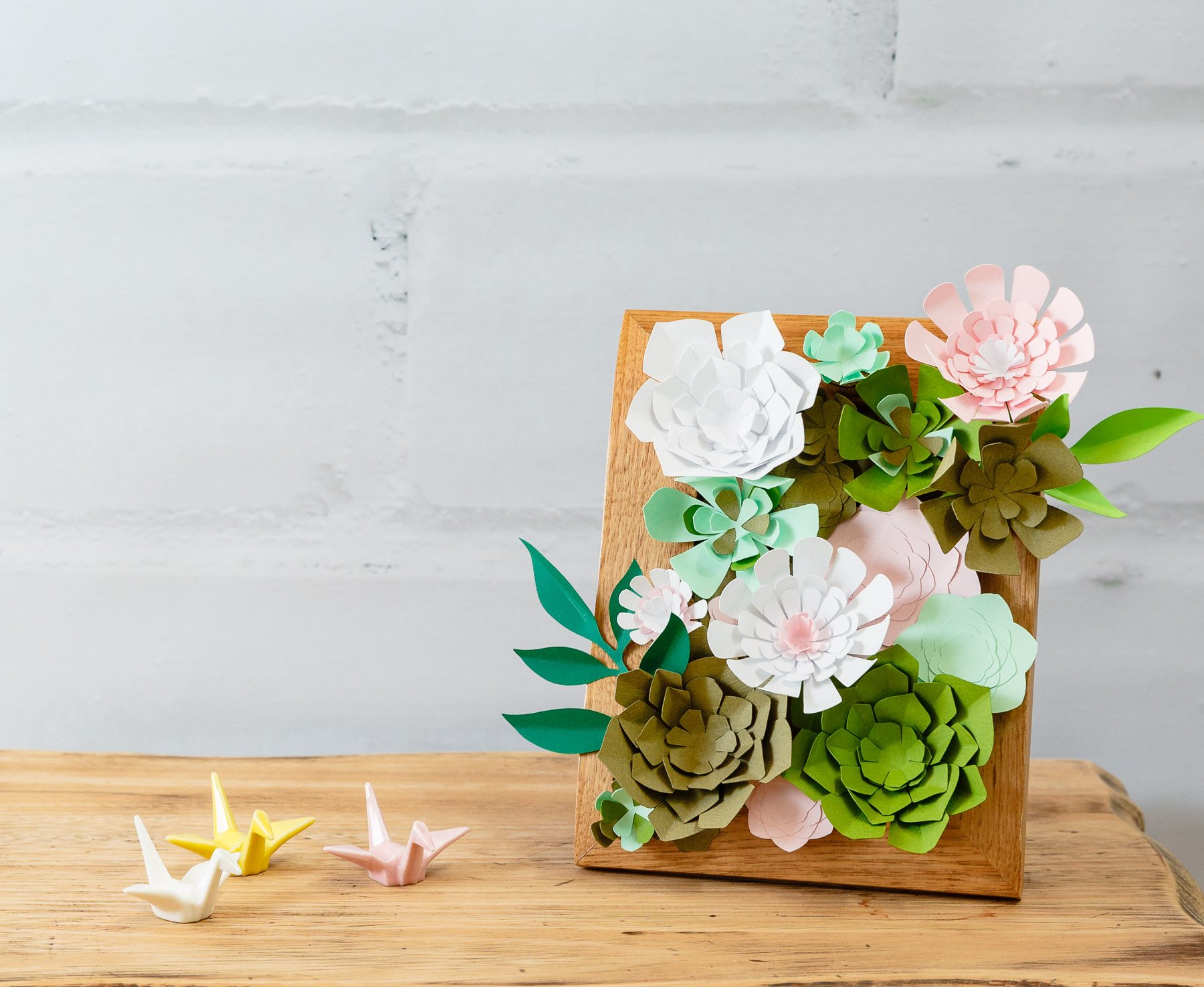 Mini jardín vertical con suculentas de papel - Guía de MANUALIDADES