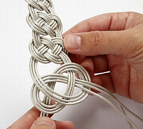 Brazalete de cuero trenzado DIY 8