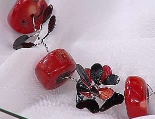 conjunto-de-aros-y-collar-con-hojas-y-piedras-01 conjunto-de-aros-y-collar-con-hojas-y-piedras-01