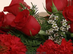 Centro de mesa navideño con flores y velas 5 Centro de mesa navideño con flores y velas 5