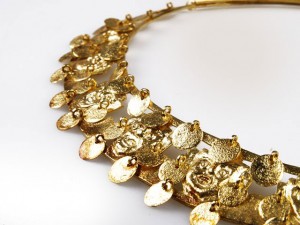 Cómo limpiar collares y anillos de oro Cómo limpiar collares y anillos de oro