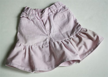 Transforma un jean de niñas en una linda falda-06