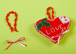 Adornos para navidad_ corazoncitos de fieltro06 Adornos para navidad_ corazoncitos de fieltro06