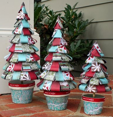 Arbol de navidad con cintas de papel Arbol de navidad con cintas de papel