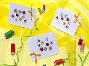 Invitaciones decoradas con botones Invitaciones decoradas con botones