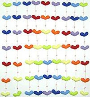 Manualidades para San Valentin romántica cortina realizada en fieltro Manualidades para San Valentin romántica cortina realizada en fieltro