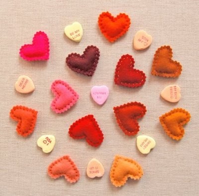 Manualidades para San Valentin romántica cortina realizada en fieltro2 Manualidades para San Valentin romántica cortina realizada en fieltro2
