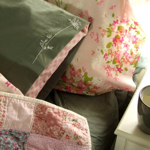 Borda las fundas de tus almohadas Borda las fundas de tus almohadas