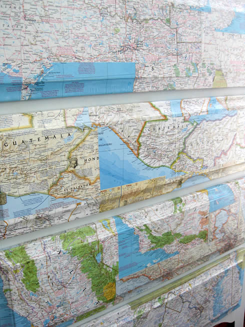 Recicla un viejo aparador con mapas1 Recicla un viejo aparador con mapas1