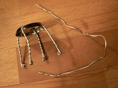 Manualidades de reciclado silla con tapas2