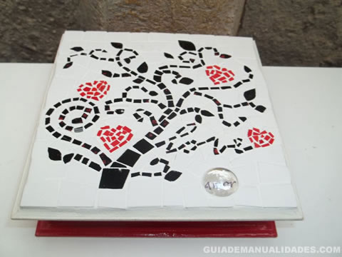 Caja de madera decorada con mosaicos 2 Caja de madera decorada con mosaicos 2