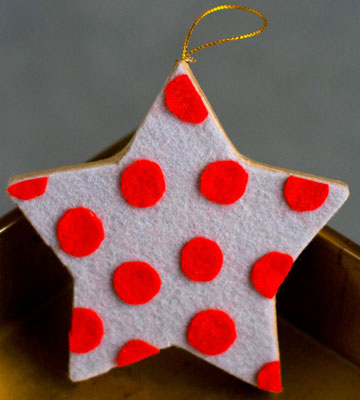 Estrella de fieltro y madera