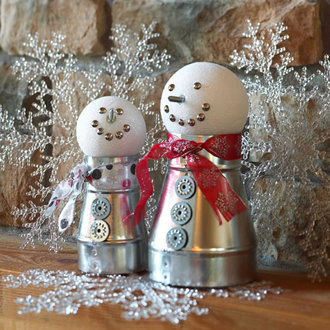 Muñecos de nieve con materiales de la ferretería