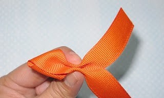 Aprende a hacer un precioso pez con cintas de colores - Paso 1