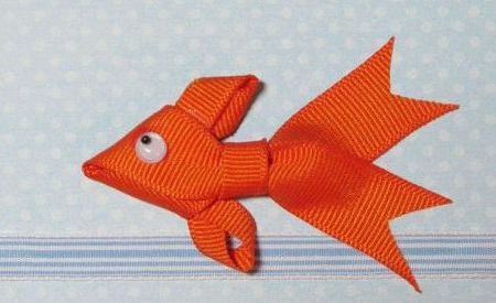 Aprende a hacer un precioso pez con cintas de colores