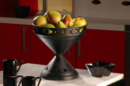 frutero realizado con embudos