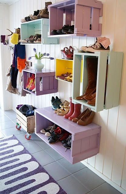 estantes-con-cajas-de-madera-de-estilo-rustico