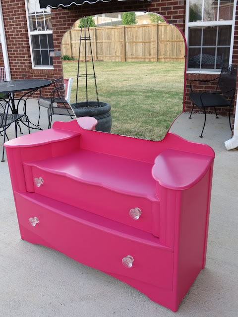 mueble-fucsia-reciclado 2