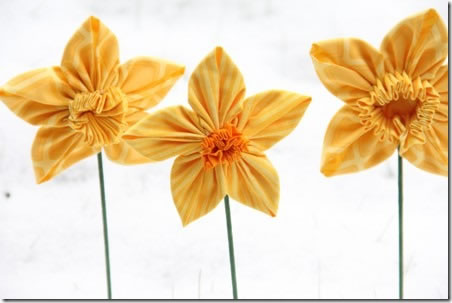 Aprende hacer narcisos de tela 1