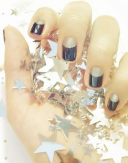 Uñas plateadas y negras