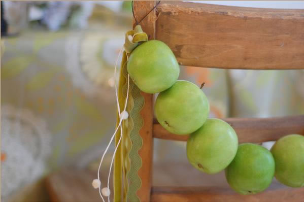 decoracion para sillas con manzanas 5 guirnalda de manzanas 5