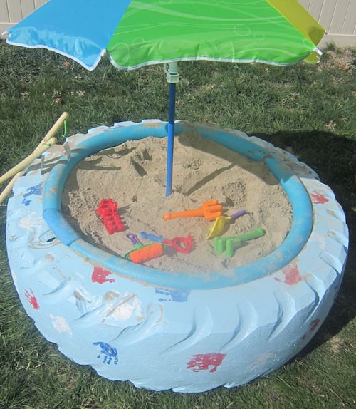 Piscina de arena con un neumático 1