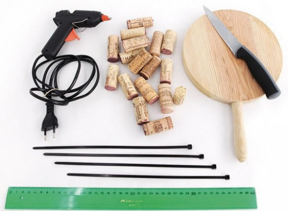 Posafuentes con corchos - materiales Posafuentes fácil con corchos 2