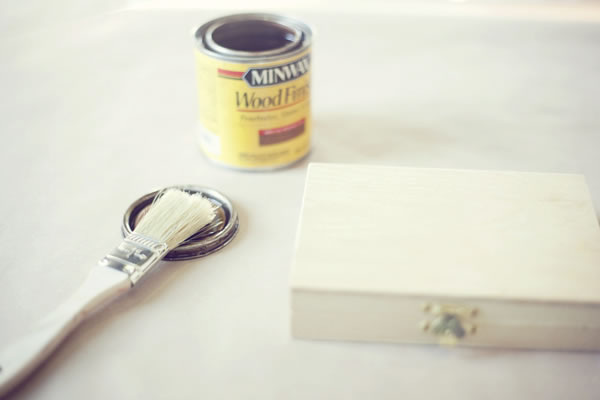 Caja de madera para las alianzas de boda 1