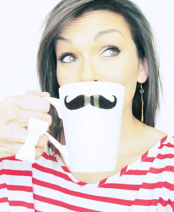 Taza con bigotes