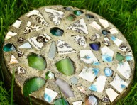 imagen Piedras con mosaicos para el jardín