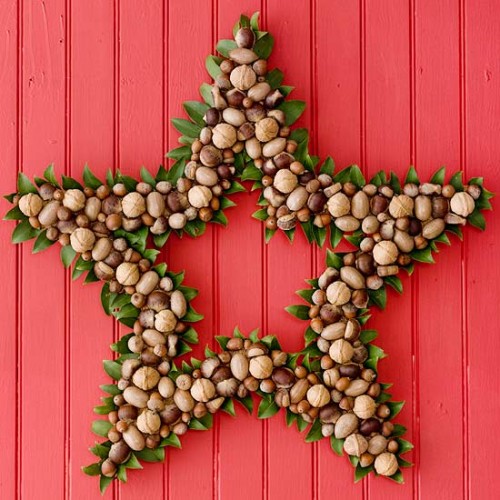 Corona con forma de estrella y nueces