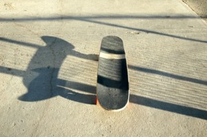 Cubo estantería con ruedas de monopatín - Guía de MANUALIDADES