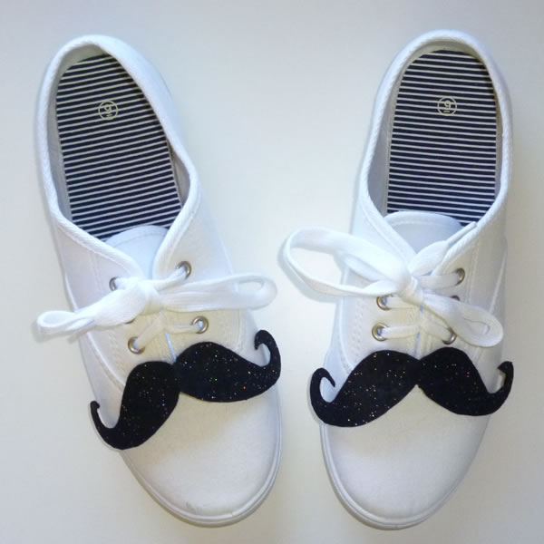 Zapatillas con bigotes de fieltro