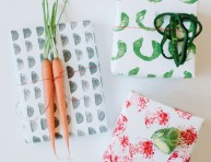 imagen Estampar papel para regalo con hortalizas