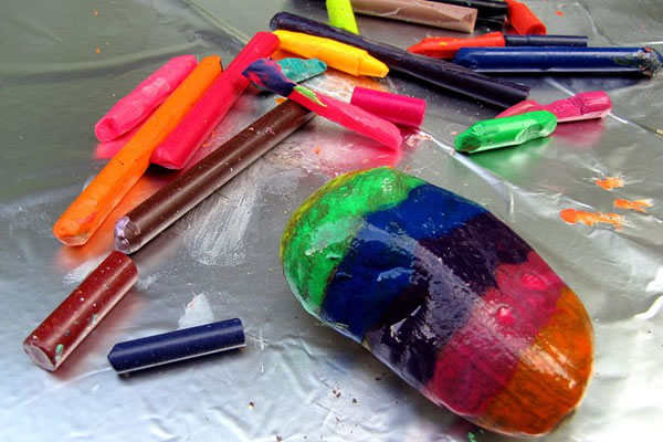 Piedras pintadas con crayones 1