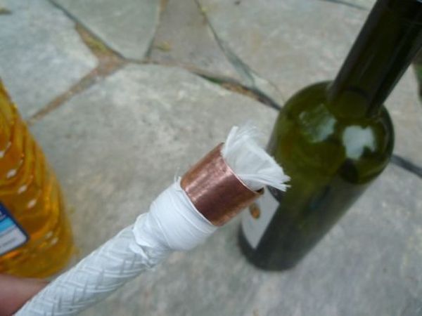 Antorcha con una botella de vino 3