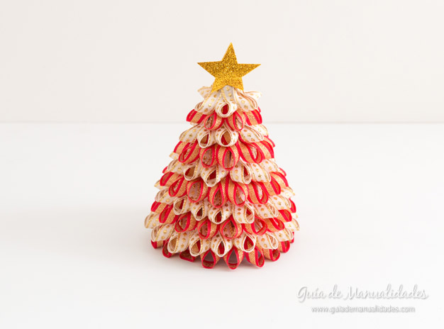 Árbol de navidad con cintas 14