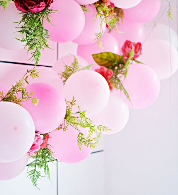 como-preparar-una-guirnalda-de-globos-y-flores-01