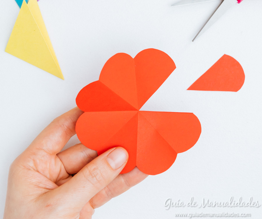 Cómo hacer una tarjeta pop up con un ramo de flores - Guía 